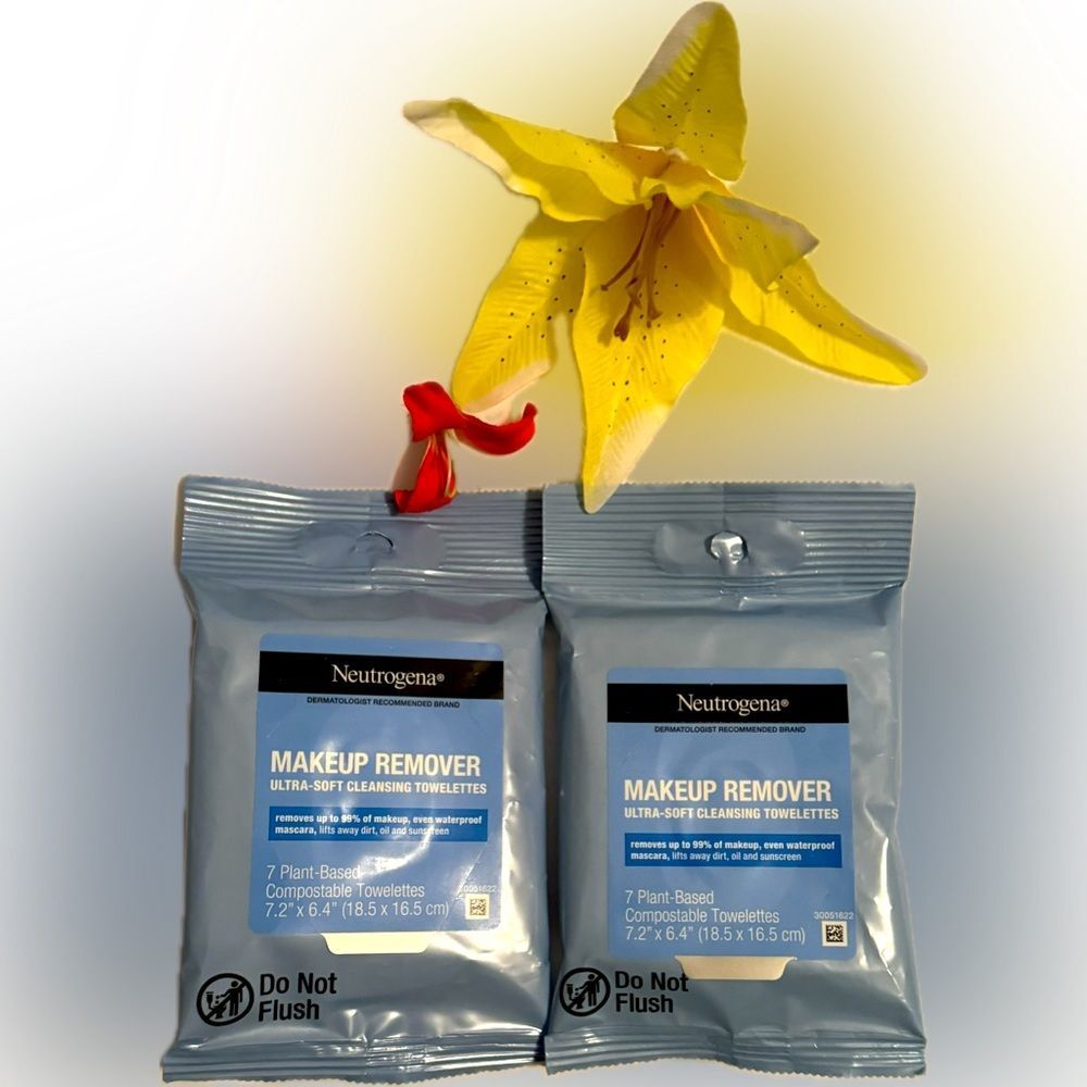 New! Never used! Set of 2 Neutrogena Makeup Remover Soft Cleansing Towelettes!